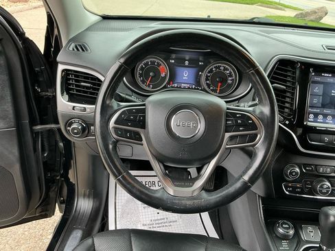 Used 2019 Jeep Cherokee Limited AWD/4WD image 13