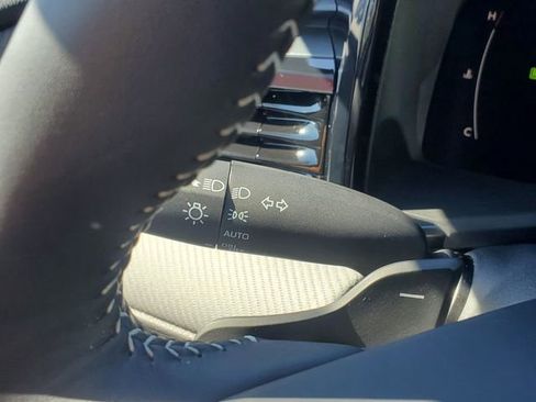 Used 2025 Toyota Camry SE FWD image 19
