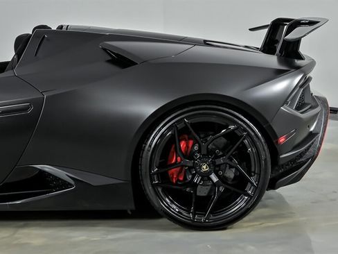 Used 2018 Lamborghini Huracan Performante AWD/4WD image 10