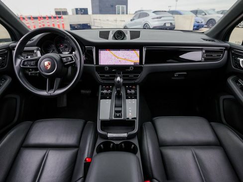 Certified 2022 Porsche Macan AWD/4WD image 27