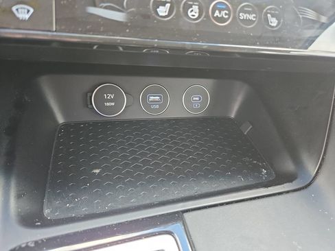 Used 2025 Genesis G70 2.5T AWD/4WD image 26