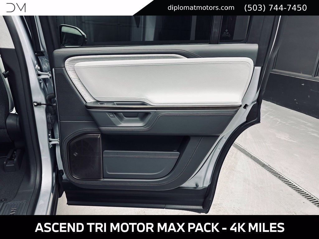 Used 2025 Rivian R1S Premium Dual AWD/4WD image 28