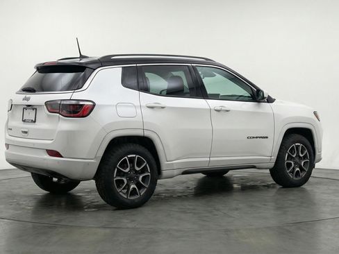 Used 2025 Jeep Compass Trailhawk AWD/4WD image 9
