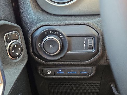 Used 2023 Jeep Wrangler Unlimited AWD/4WD image 24