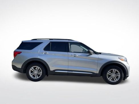 Used 2023 Ford Explorer XLT w/ Equipment Group 202A RWD image 4