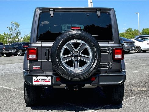 Used 2022 Jeep Wrangler Unlimited Sahara AWD/4WD image 4