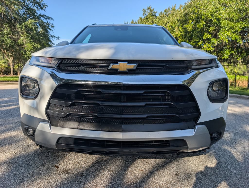 Used 2023 Chevrolet TrailBlazer LT w/ Convenience Package FWD image 2