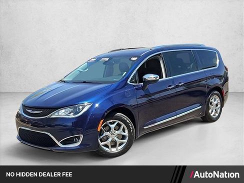 Used 2018 Chrysler Pacifica Limited FWD image 1