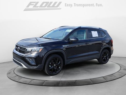 Used 2023 Volkswagen Taos SE w/ Black Wheel Package FWD image 4