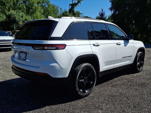 Certified 2023 Jeep Grand Cherokee Altitude AWD/4WD image 6
