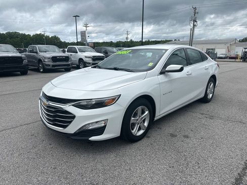 Used 2024 Chevrolet Malibu LT FWD image 3