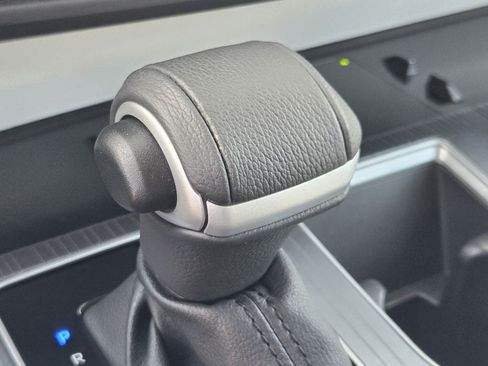 Used 2026 Toyota Sienna XLE FWD image 21