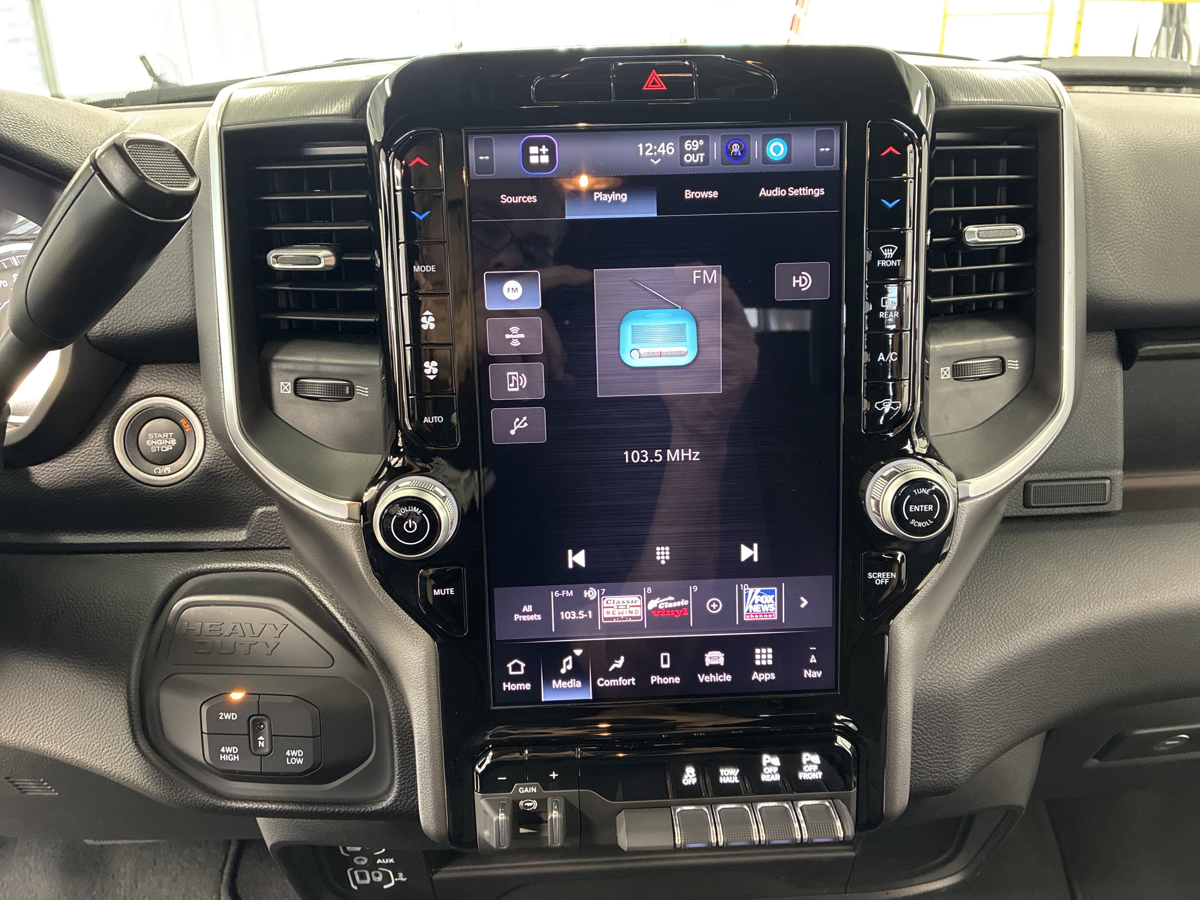 Certified 2025 RAM 2500 Big Horn AWD/4WD image 24