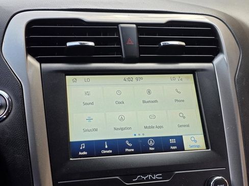 Used 2020 Ford Fusion SE FWD image 16
