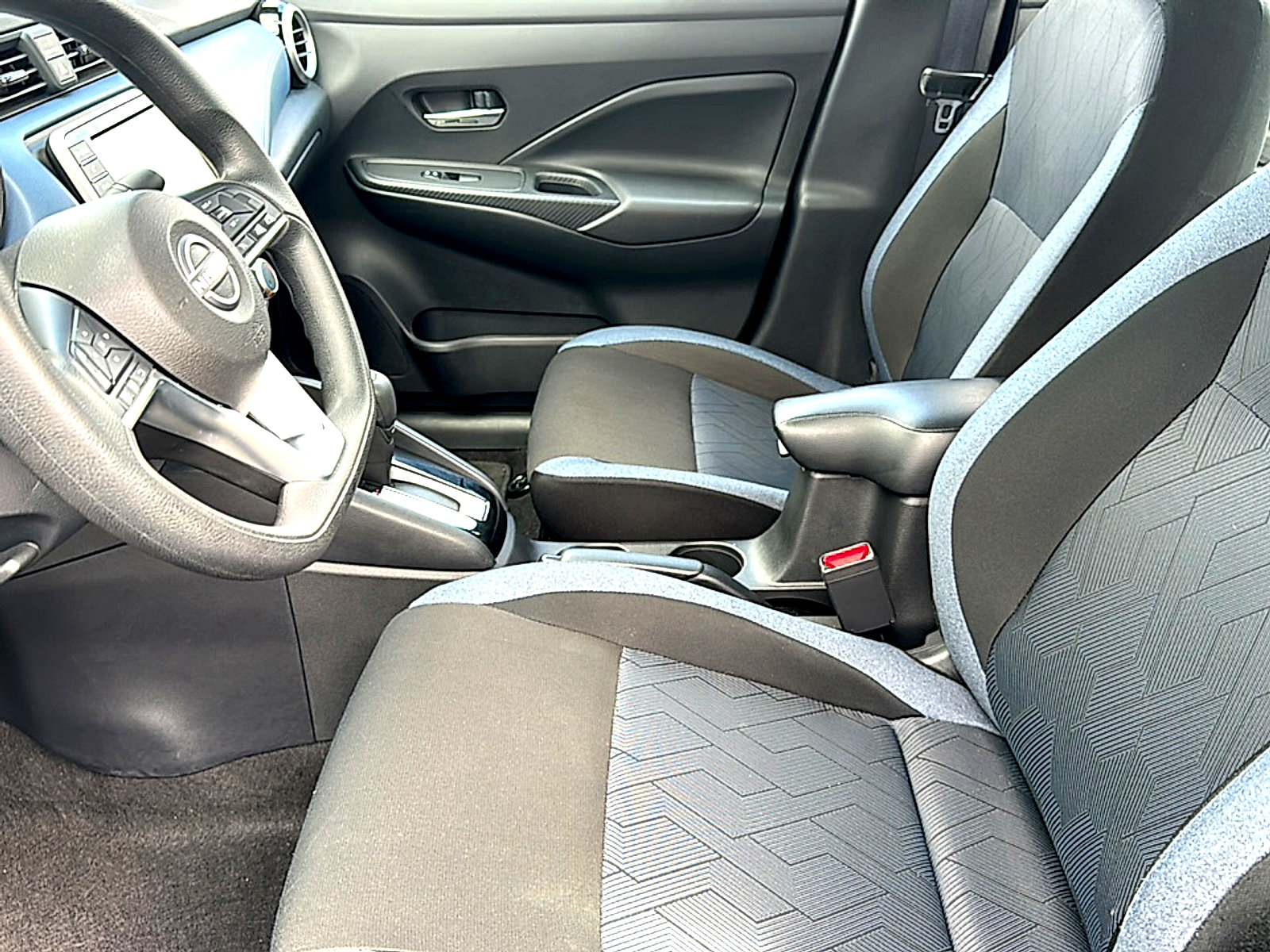 Used 2025 Nissan Versa SV FWD image 13