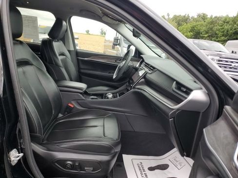 Used 2023 Jeep Grand Cherokee Limited AWD/4WD image 23