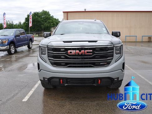 Used 2024 GMC Sierra 1500 AT4 w/ Technology Package AWD/4WD image 8