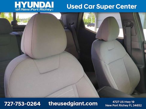 Certified 2022 Hyundai Santa Cruz SEL w/ Activity Package FWD image 6