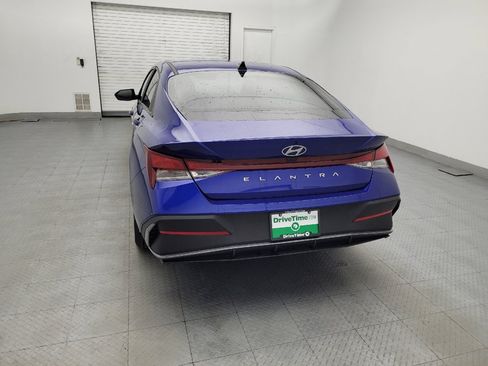 Used 2024 Hyundai Elantra SE FWD image 6
