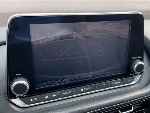 Used 2022 Nissan Rogue SV image 25