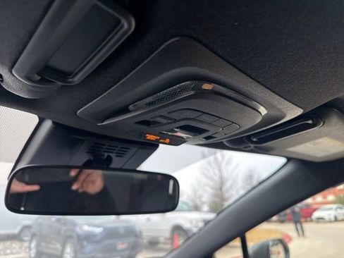 Used 2025 Toyota Corolla SE image 15