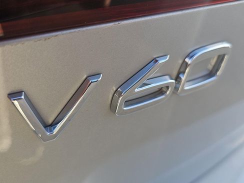 Used 2025 Volvo V60 B5 Cross Country Plus image 47