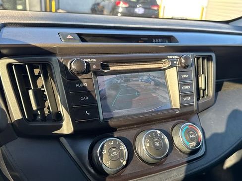 Used 2018 Toyota RAV4 LE image 19