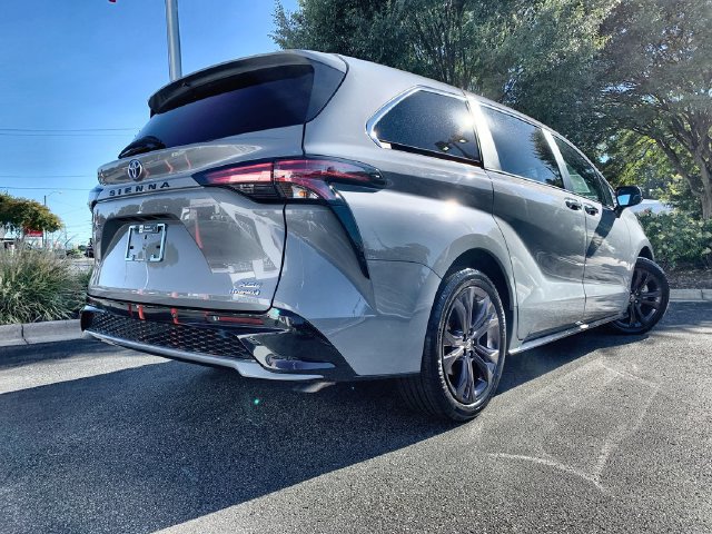 Certified 2024 Toyota Sienna XSE FWD image 8