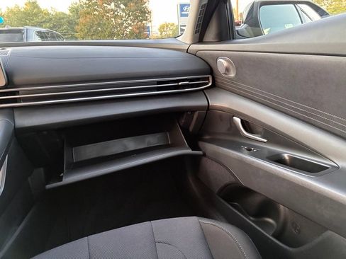 Used 2025 Hyundai Elantra SE FWD image 34