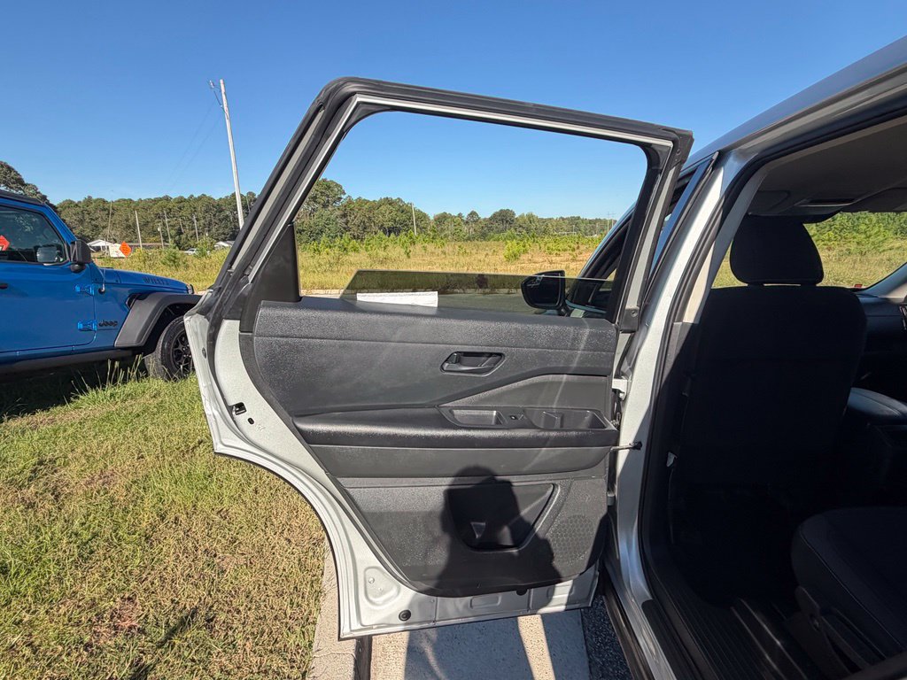 Used 2023 Nissan Pathfinder S FWD image 48