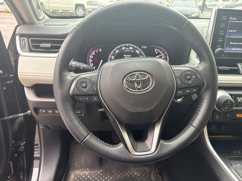 Used 2021 Toyota RAV4 Limited image 18