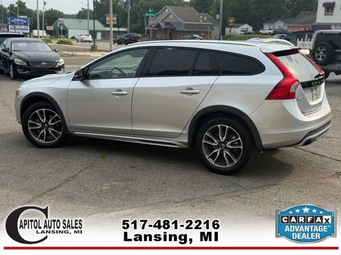 Used 2017 Volvo V60 T5 Cross Country Platinum w/ Climate Package image 6
