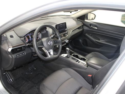 Used 2024 Nissan Altima 2.5 SV image 21