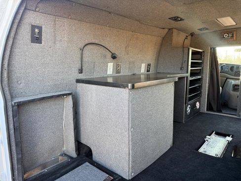 Used 2002 Ford E-350 and Econoline 350 Super Duty image 22