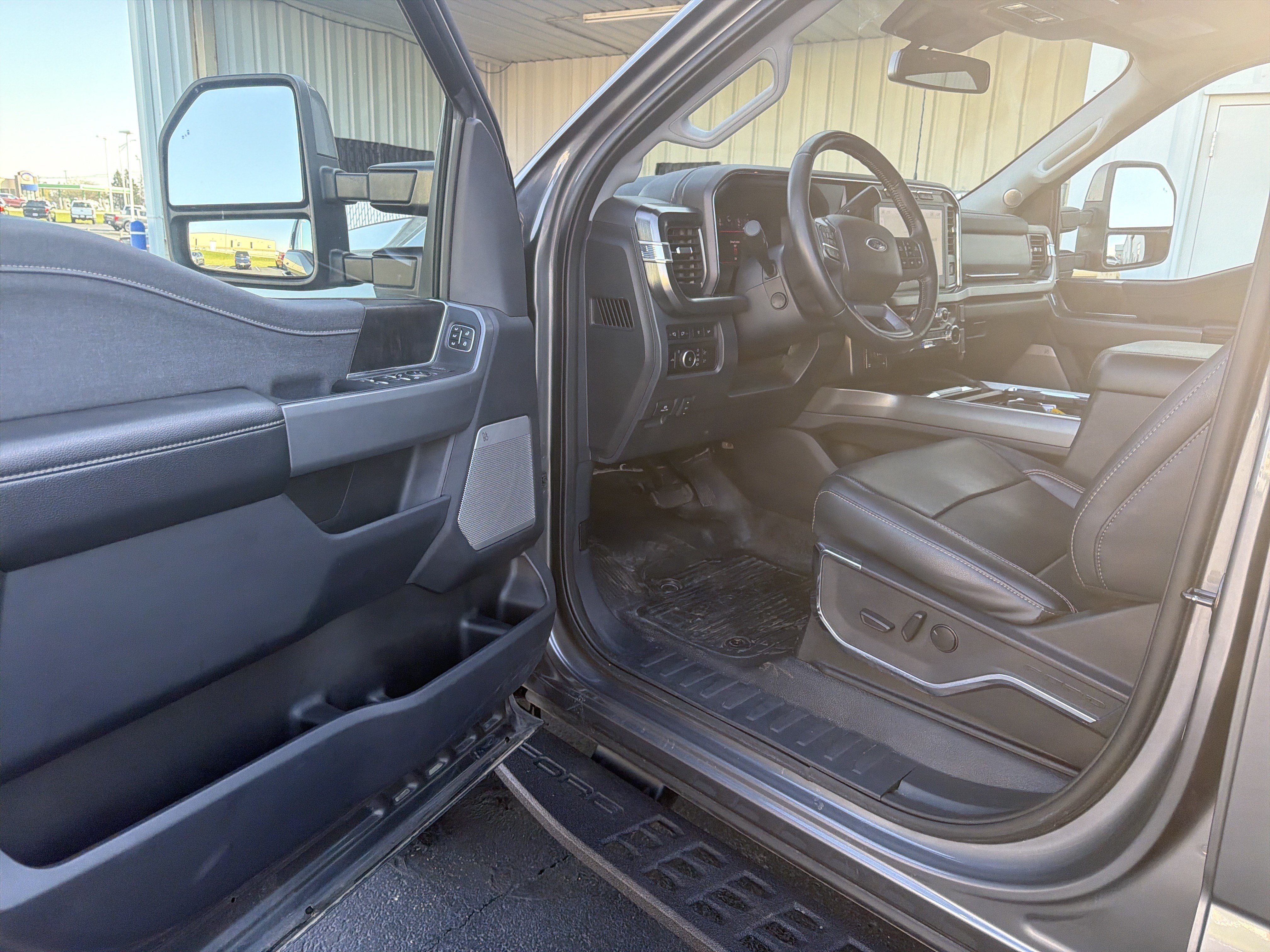 Used 2023 Ford F350 Lariat w/ Lariat Ultimate Package AWD/4WD image 25