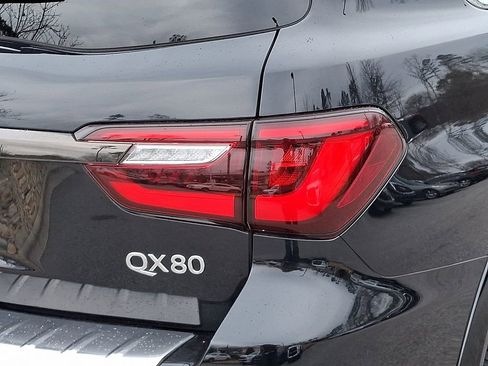 Used 2024 INFINITI QX80 Sensory image 10