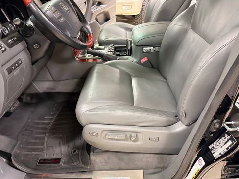 Used 2010 Lexus LX 570 4WD image 17