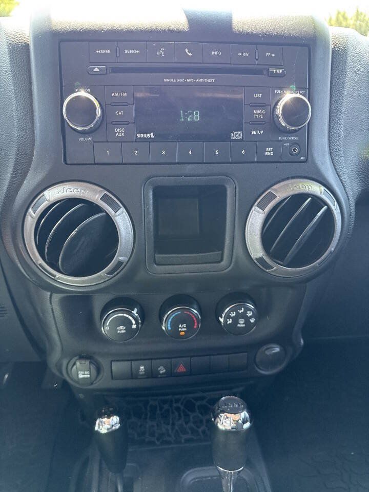 Used 2017 Jeep Wrangler Unlimited Sport w/ Connectivity Group AWD/4WD image 12
