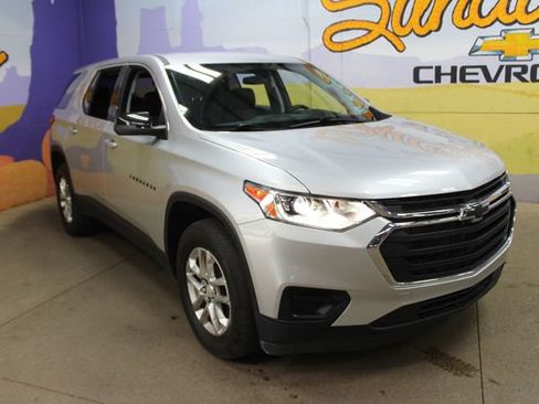 Used 2021 Chevrolet Traverse LS FWD image 4