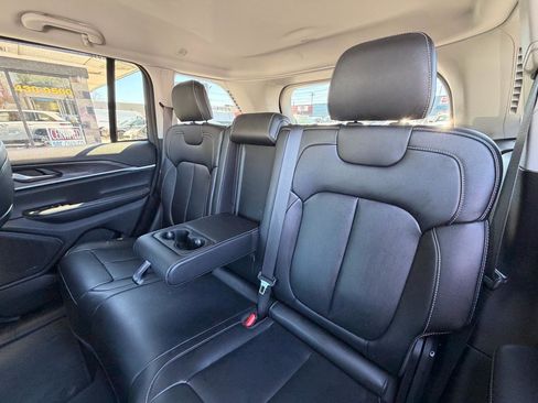 Used 2023 Jeep Grand Cherokee Limited AWD/4WD image 16