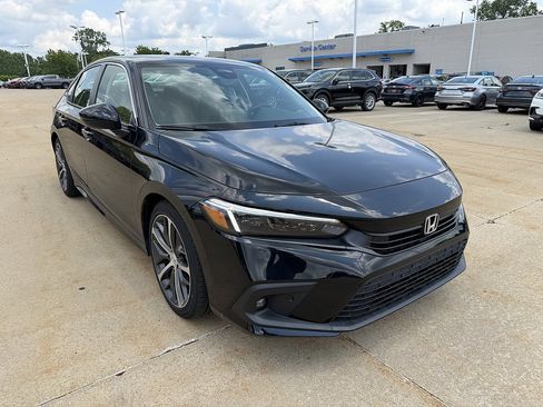 Used 2023 Honda Civic Touring image 2
