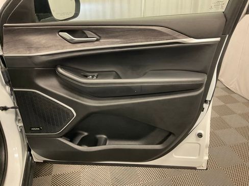 Used 2021 Jeep Grand Cherokee L Limited image 29