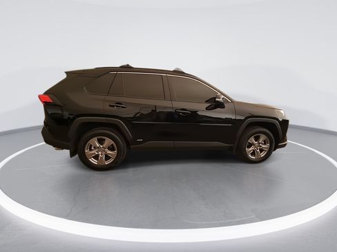 Used 2025 Toyota RAV4 LE AWD/4WD image 9