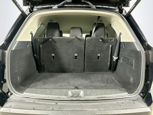 Used 2025 Nissan Pathfinder SV AWD/4WD image 29