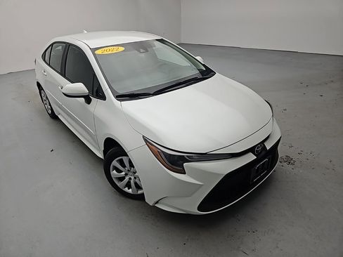 Used 2022 Toyota Corolla LE image 2