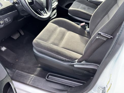 Used 2018 Dodge Grand Caravan SE image 7