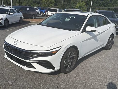 New 2026 Hyundai Elantra Limited FWD image 3