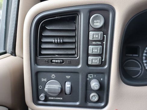 Used 2002 Chevrolet Tahoe LT image 30