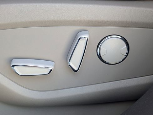 Certified 2023 Lincoln Nautilus Reserve w/ Equipment Group 202A image 22