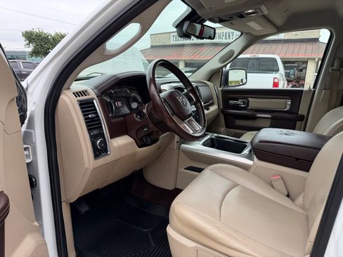 Used 2017 RAM 1500 Laramie w/ Convenience Group AWD/4WD image 16